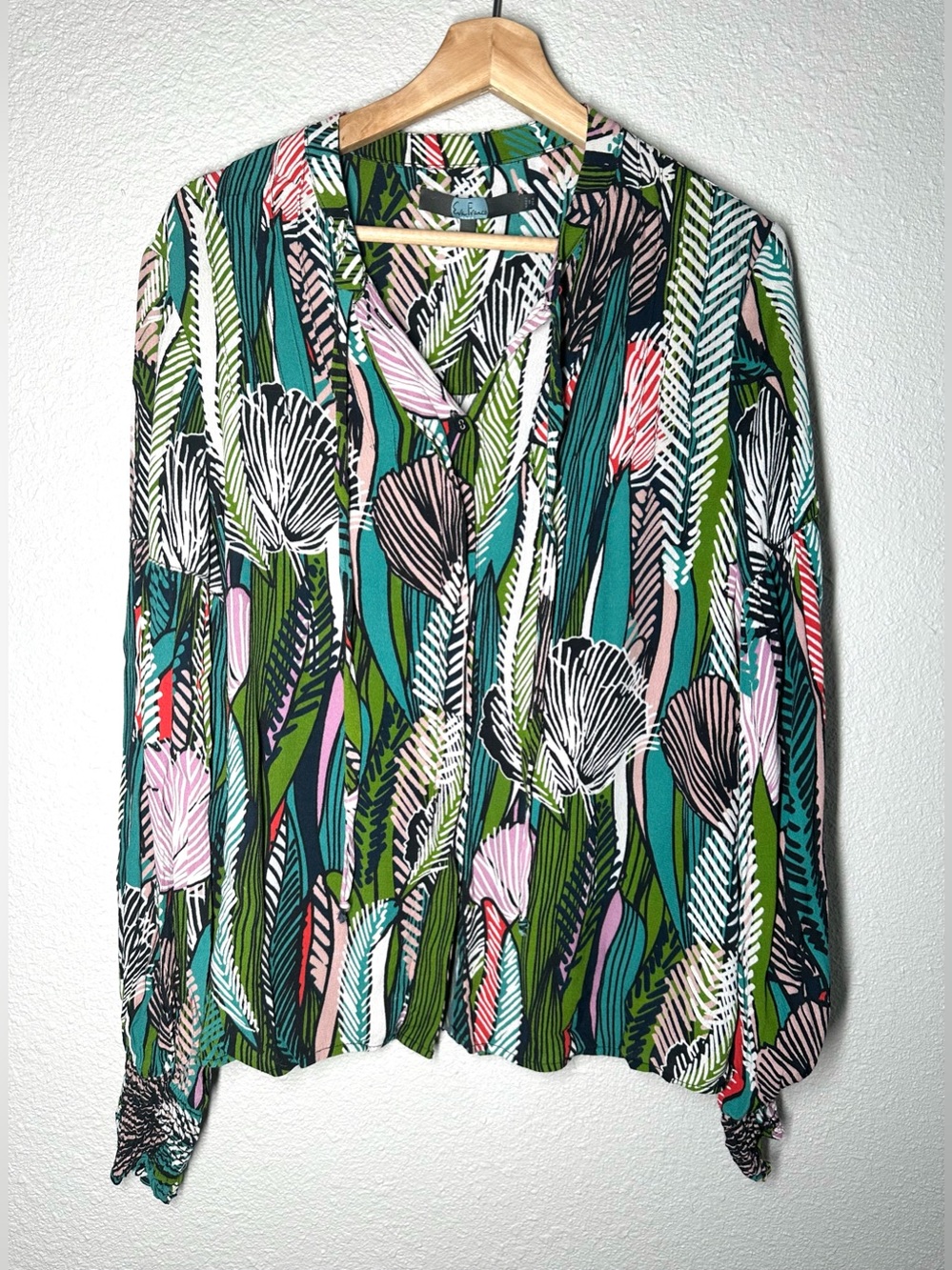 Eva Franco Women’s Blouse Floral Pattern Size Large- Missing Button